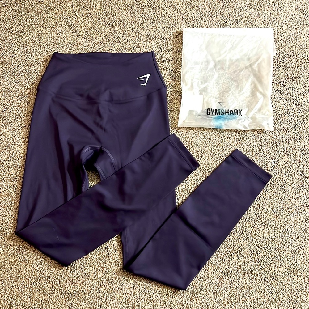 NEW!! GYMSHARK. Purple. Small